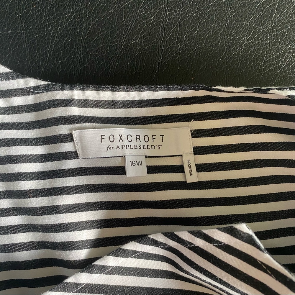 FOXCROFT FOR APPLESEED'S Black and White Striped Non-Iron Long Sleeve Tunic - Picture 6 of 7